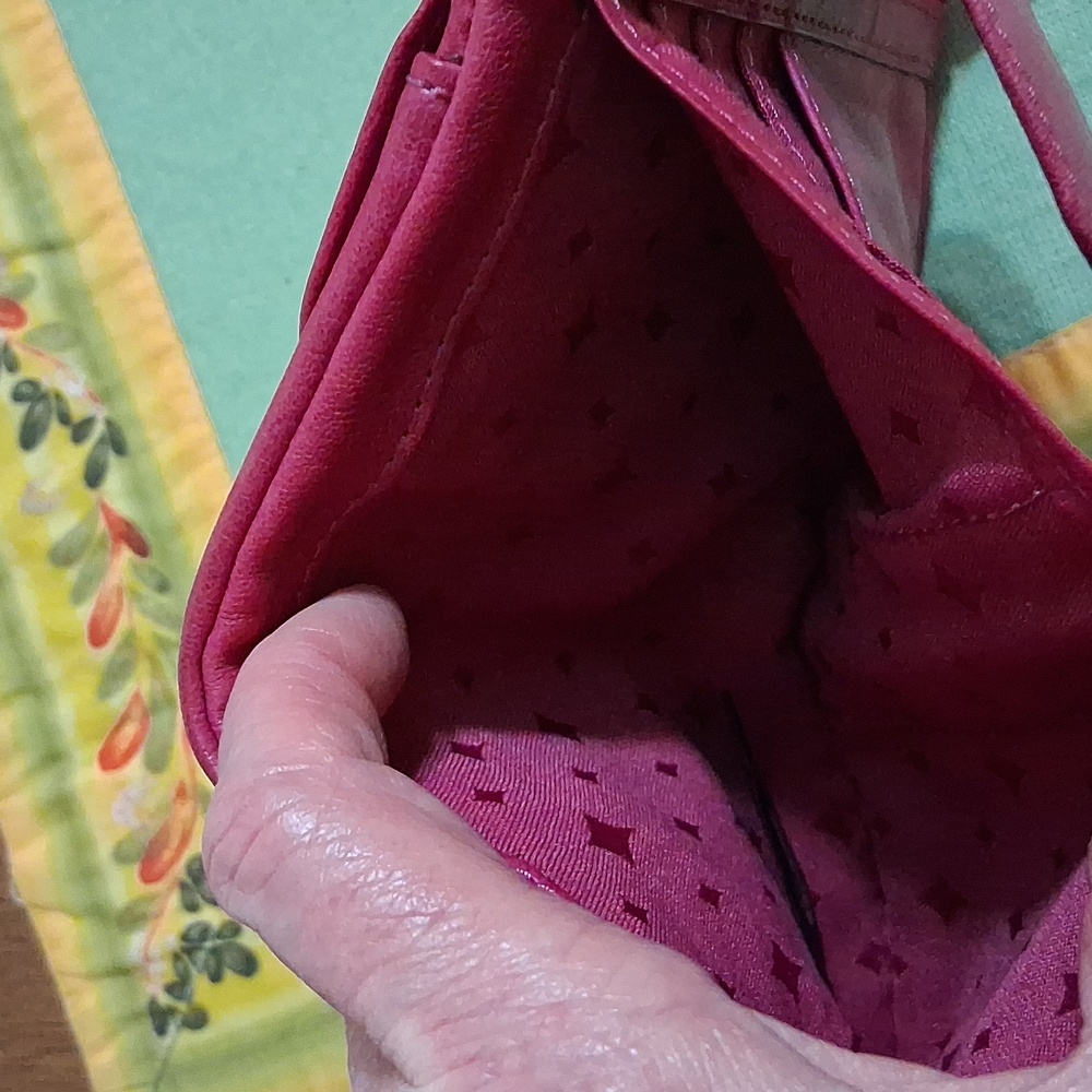 Fossil Fuchsia Leather Wallet - Picture 10 of 11